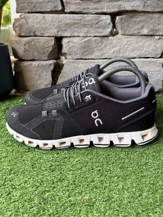 On Running Shoes - On Cloud 5 Black Lace Up Women’s Sneakers